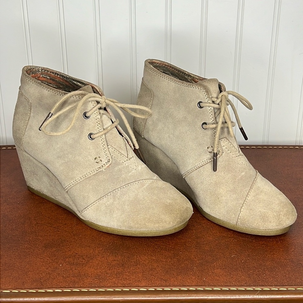 Tom’s Desert Suede Wedges Size 7